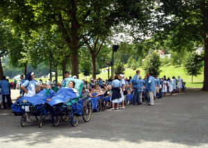 Lourdes-depart-en-procession