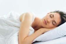 come assumere una postura corretta per dormire bene