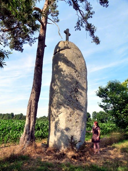 Un esempio di "cristianizzazione": il Menhir "La Butte" vicino a Combourg - Francia