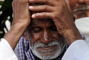 Suicidi dei contadini indiani a causa degli ogm