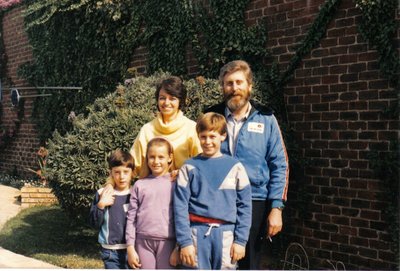 Questa foto del 1987 è l’ultima foto che mostra la famiglia al completo, prima che Martin si ammalasse. E’ il bambino a destra.