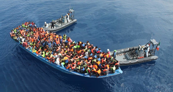 Barcone con migranti