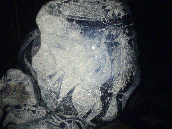 Pietra di Ica - Uomo (forse mesoamericano) che scruta le stelle attraverso l’uso di un cannocchiale (4)